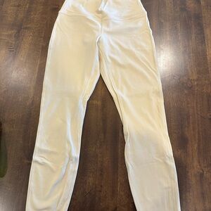 lululemon Align High-Rise Pant 25"
Colour: Prosecco
Size: 6